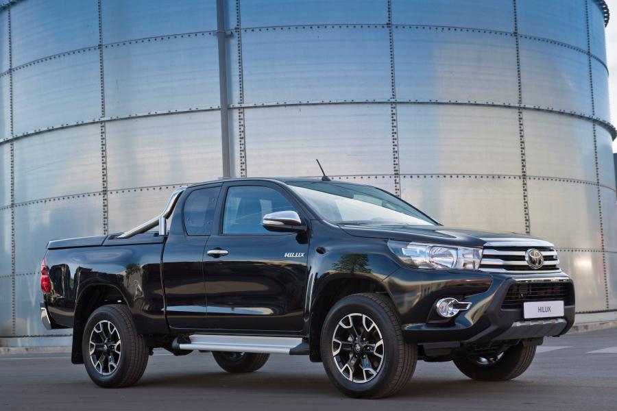  Toyota Hilux Xtra Cab Black Platinum 2017 года  (фото 4 из 6)